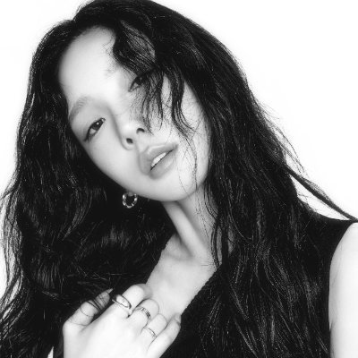 giantbeambeam's profile picture. neverland and seotang first
hyeroomy/once/dai5y/sone second