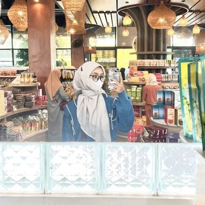 annadiana__'s profile picture. bersolek to my self