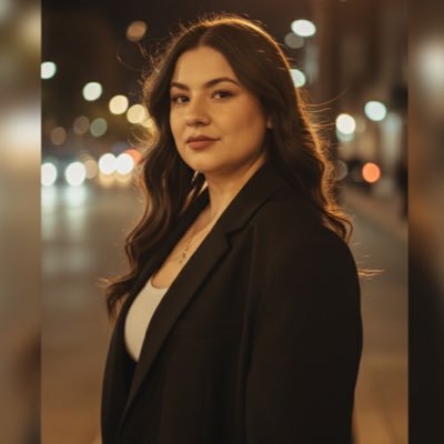 MercydelaE's profile picture. Si no volteas la página la historia se repite 📚