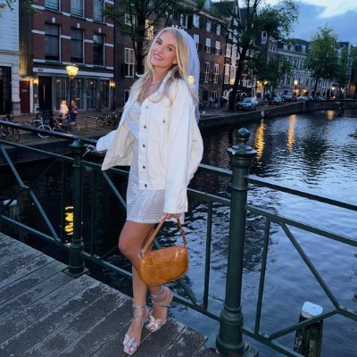 FreeDreamers6's profile picture. You have the power to write your own story. 📖