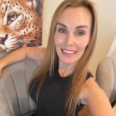 poupee214's profile picture. 