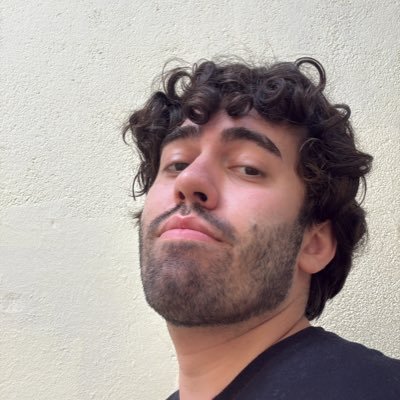 uillcitalopram's profile picture. demi lovato avisando que mijou