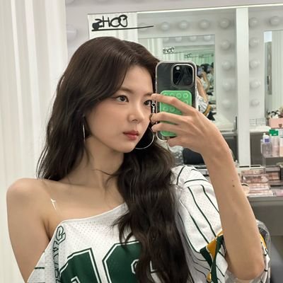 iitzjisu's profile picture. como fazer isso ser sobre o itzy e o stayc