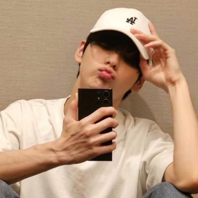 wildestkook's profile picture. tomando mates con jungkook, taylor y txt | the eras tour 09/11 & 12/11