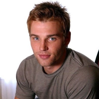 KayIlargi's profile picture. I play bass