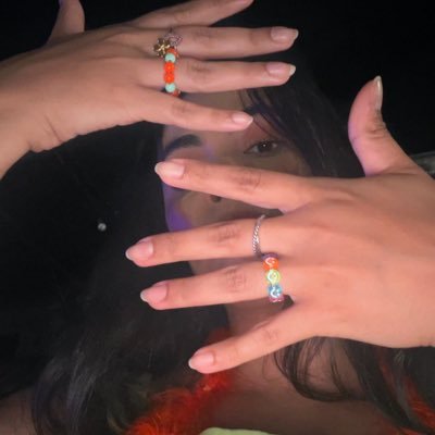 sarinhafbit_'s profile picture. Falo do Flamengo, divas pop e algumas merdas