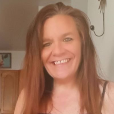 JenniferV2IRL's profile picture. 