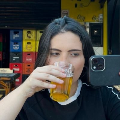 anajuliais's profile picture. who uses typewriters anyway?