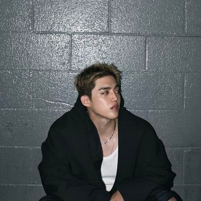 jnakamuradusk's profile picture. 𝗧𝘄𝗼 𝘄𝗼𝗿𝗹𝗱𝘀. 𝗢𝗻𝗲 𝗻𝗮𝗺𝗲. 𝗪𝗵𝗲𝗻 𝘁𝗵𝗲 𝗹𝗶𝗴𝗵𝘁𝘀 𝗴𝗼 𝗼𝘂𝘁, 𝗵𝗲 𝗰𝗼𝗺𝗲𝘀 𝗮𝗹𝗶𝘃𝗲. — 🌑⃝ㅤ ⠀⠀⠀⠀ ⠀⠀⠀ ⠀⠀⠀⠀𝙉𝙖𝙠𝙖𝙢𝙪𝙧𝙖, 1998.