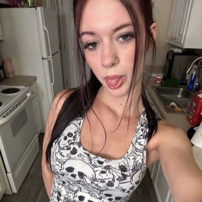 realalicexxs's profile picture. DM me if you’ve got guts