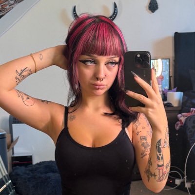 sweetyyrayooo's profile picture. I flirt better in DMs 😇