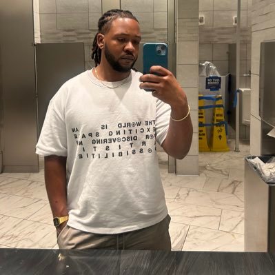 ___solid's profile picture. jus coolin... #LongLiveLaTevin 🏁