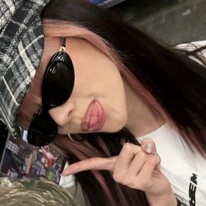 akexia17's profile picture. ✶ . ࣪ ׅ  5:53 '  🍒  ¡ two girls one juan !