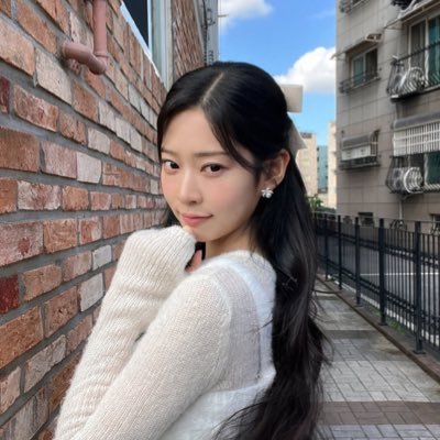 kimmicnju's profile picture. “ . . . she walks with grace, shines with kindness, and wears an invisible crown . . .” catch me in the next chapter https://t.co/QnHy0EVMdd n https://t.co/y2YVAATtzy — sommoré