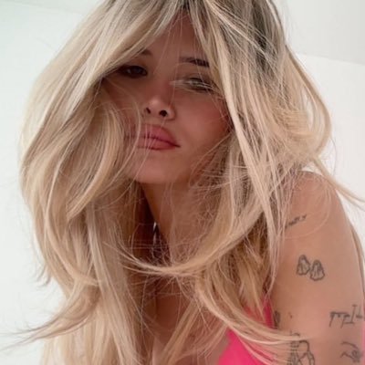 adelaslocket's profile picture. locket 𖦹 ☼ ⋆｡˚⋆ฺ ♡ priv @lindecvnt