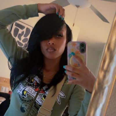 TheePrettyyyONE's profile picture. 