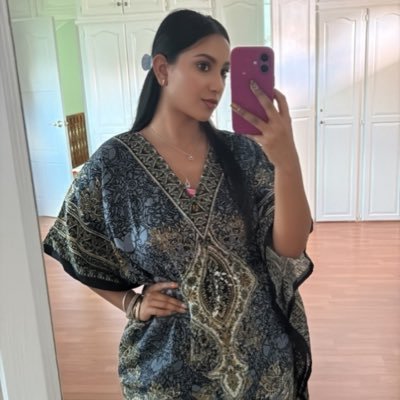 VinnyShri's profile picture. romanticising life and complaining.