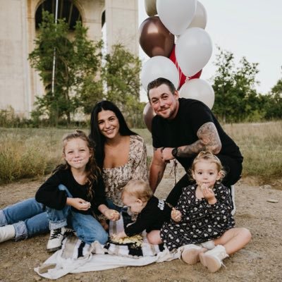 meeesh17's profile picture. mama x3 | wifey | M.Ed