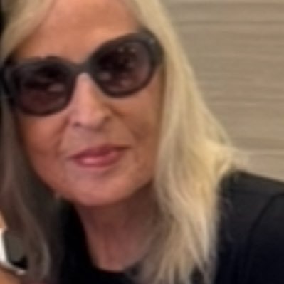 LindFritz's profile picture. Love photography, good wine, art, travel, nature, design, beach, Music & animals. My family the most. Most photos not mine. 🚫NO DM, NO GROUPS. Love & kindness.