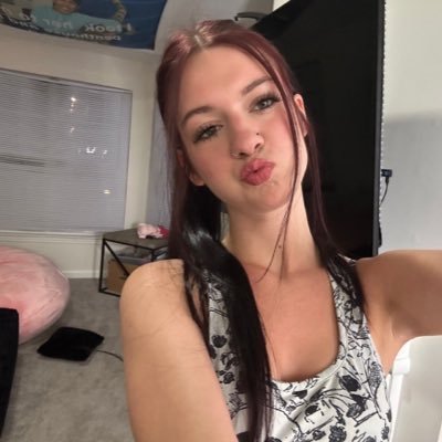 fbabyalice_'s profile picture. DM me if you’re game