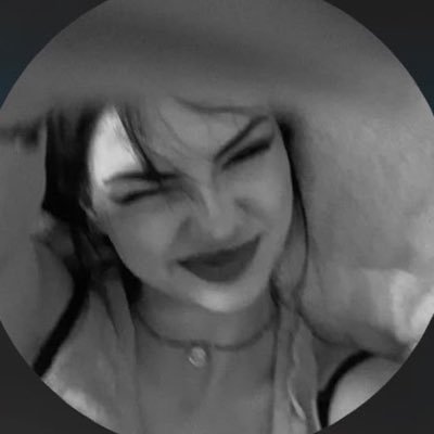 urbraatz's profile picture. ﹙ 𝓘﹚﹗ ℌ𝔬𝔱𝔱 𝔤𝔦𝔯𝔩 ♱