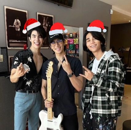 aom_MAPBBJGOT7's profile picture. GOT7 is my first love 💚🕊️
here for #MilePhakphum #ApoNattawin  💚💛 #jesjpp #BibleWichapas 💙🖤 #JeffSatur 🪐🌻boc's gen 1+2+3