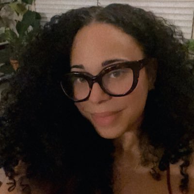 amanda02195600's profile picture. support your local florist 💞