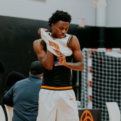 Jordansigmonn3's profile picture. 6’2 PG | Iowa United EYBL | The Family EYBL | CO 2026’ | jtsigmon08@gmail.com | 313-682-3443