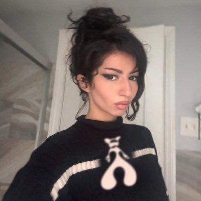 saturnbunz's profile picture. 