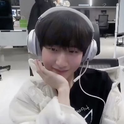 quexsti's profile picture. # live laugh love lck ㅤꨄ︎