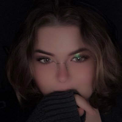 hevvuhh's profile picture. probably playing cs or watching sports