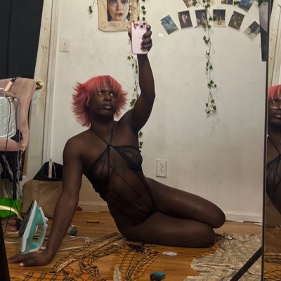 hollythenymphet's profile picture. starlet or harlot ?