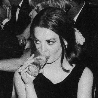 shar0ntates's profile picture. viva palestina 𓂆