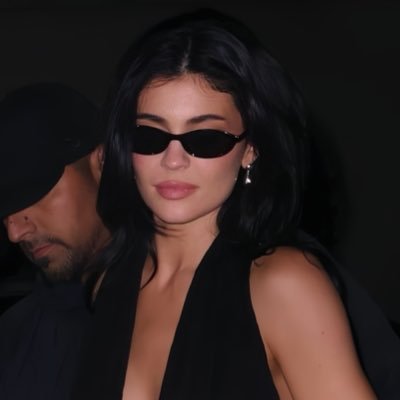 voidangelical's profile picture. 메즐러; Model and founder ﹙ 💬﹚𝗔𝗿𝗰𝗵𝗶𝘃𝗲𝘀 of my adventures and feelings ─ ₊˚.⋆𝘕𝘶𝘢𝘨𝘦 𝘦𝘵 𝘴𝘢 𝘱𝘦𝘵𝘪𝘵𝘦 𝘭𝘶𝘯𝘦.⋆₊˚ Art of being a single mom.