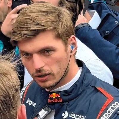 AvrilMaxSP11's profile picture. 𖦹 checo p. & max v. agenda since day one 🩶 | 🏎 f1 con lágrimas y teorías | 📚 uni girl en modo sobrevivencia |  manifesting checo x F1