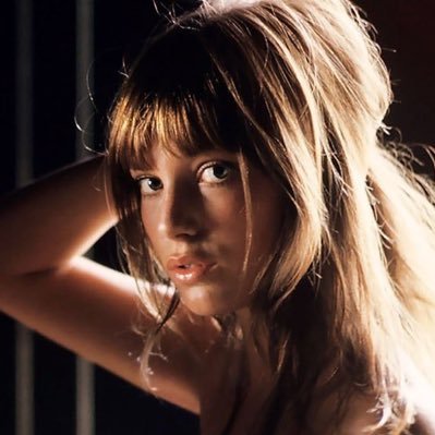 dioromance's profile picture. if you are the desert, i'll be the sea.