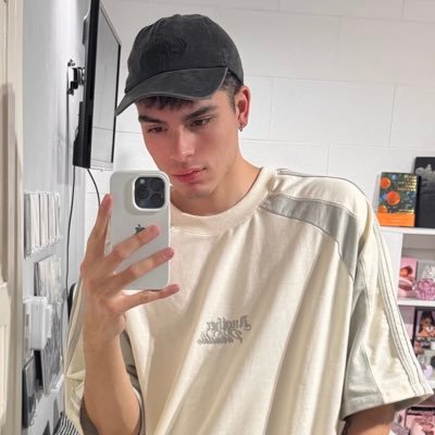 ivangonzaleez_'s profile picture. LUX