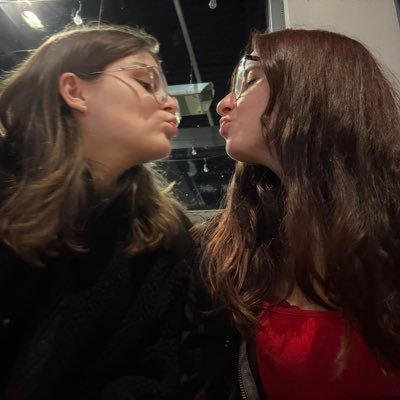 kuchickopi's profile picture. release me (certified cottonwood enjoyer)