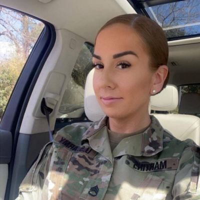 Miaquen1's profile picture. Make love not war🦋