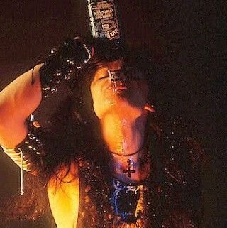 Ghoooooooosty's profile picture. a vida é uma constante oscilaçao entre a ansia de ter e o tedio de possuir