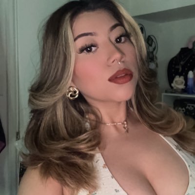 xoxxesme's profile picture. why read dystopian fiction when you can just pay attention ?