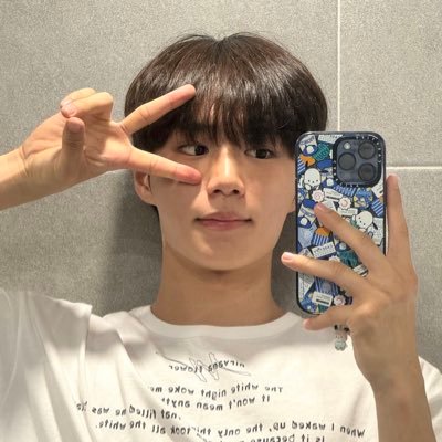 siblingxjulian's profile picture. 