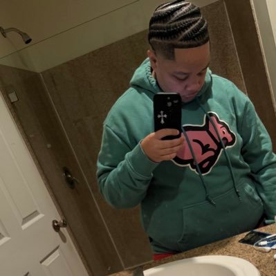 therealwxve's profile picture. 