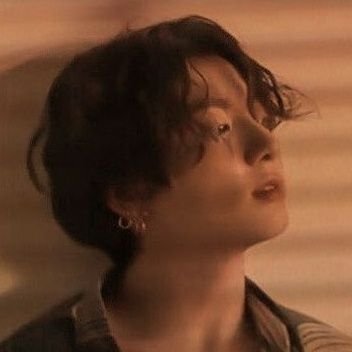 Moony_euphoria's profile picture. BTS are 7 / BTS only.        🇵🇸🙏

한국어 학생 

                        ''When you guys partied, I gave up sleep for my dreams''

Owner of @ByMoonoria