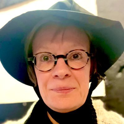 fusselprinzess's profile picture. Ostwestfälisch & anglophil. Nuschelfünfzig. Musik. Bücher. Bunte Tücher. British Food. Hüftgoldige Elfe. Schreibt. Liest. Borkum-Ultra. #fusselhund #fusselkocht