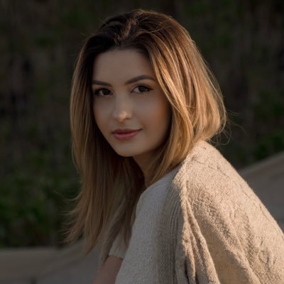 isapaulamarx's profile picture. 🩷🎮♟️🎻🩰