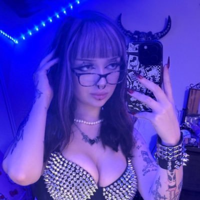 mitchaliceee's profile picture. I flirt better in DMs