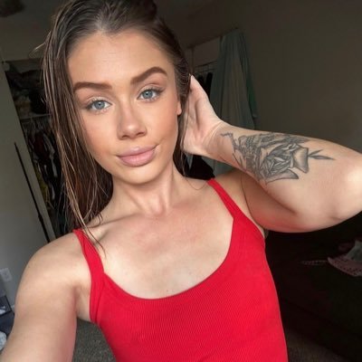 urwifeylilly's profile picture. Hi I’m Lilly! | 21 | Florida 🫶🏻