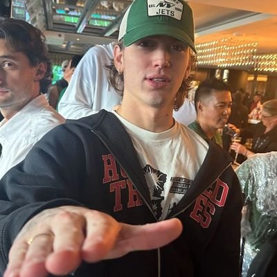 AgataQuint61662's profile picture. As much as I hate being alive, I don't want to die precisely because I will die.
🦇🩸