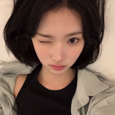 hourlyjiwooh2h's profile picture. 🍓 #지우 #JIWOO